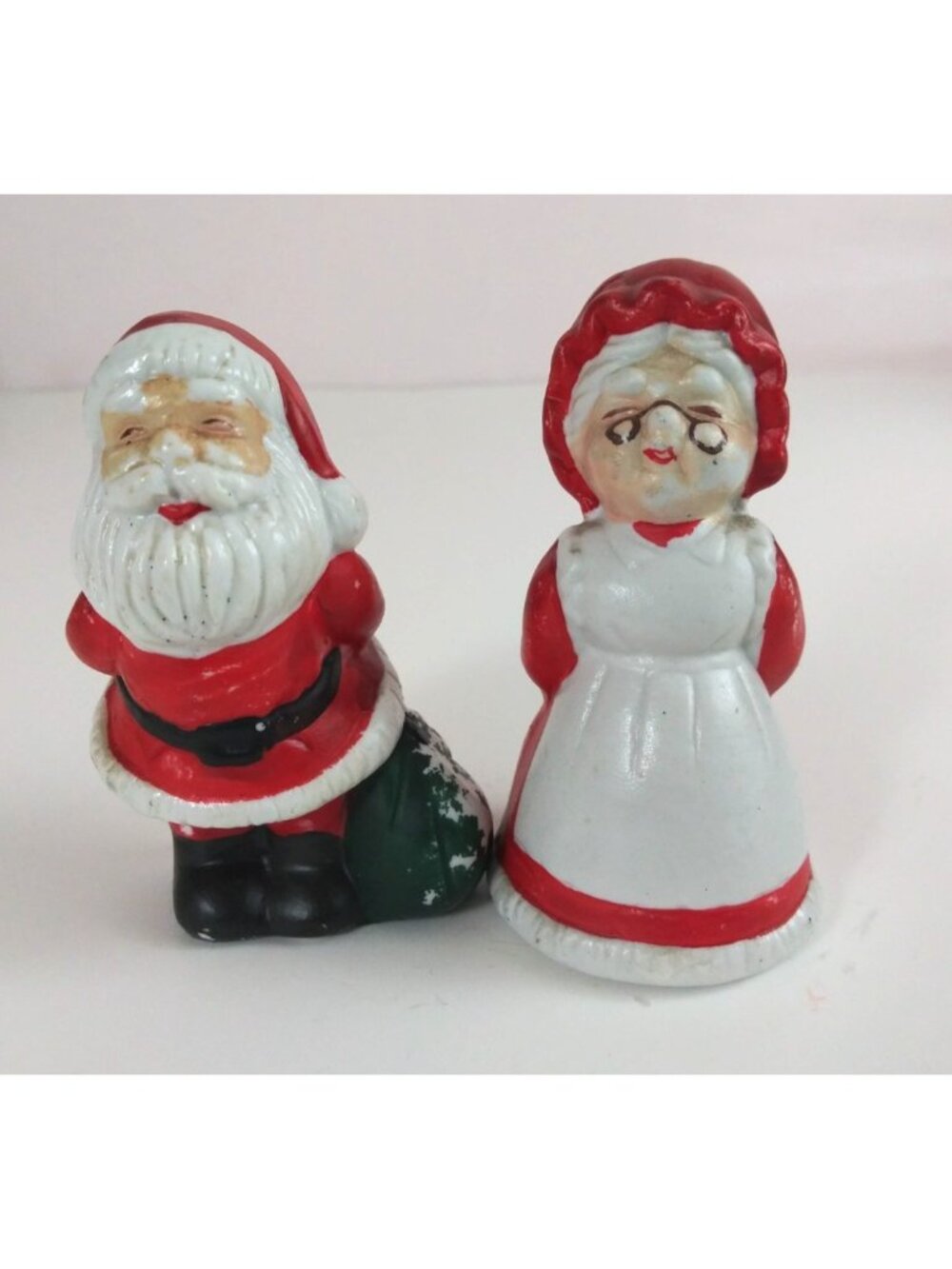 Vintage Santa & Mrs. Claus Christmas Salt & Pepper Shakers